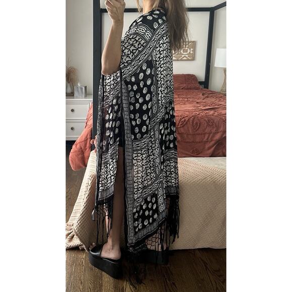Express OS Black And White Fringe Tassel Kimono Bathing Suit Cover Up - Picture 2 of 6
